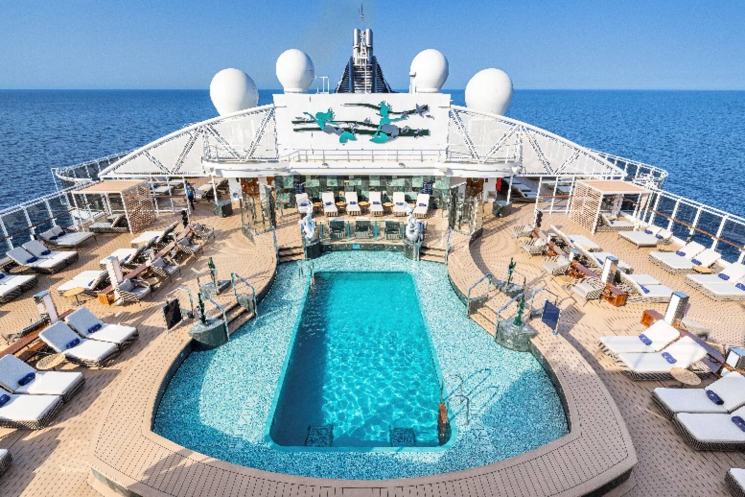 Piscina y cubierta del MSC Opera